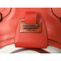 Salvatore Ferragamo Handtasche aus Leder in Rot