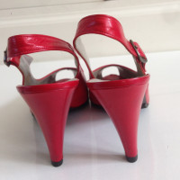 Christian Dior Pumps/Peeptoes aus Leder in Rot
