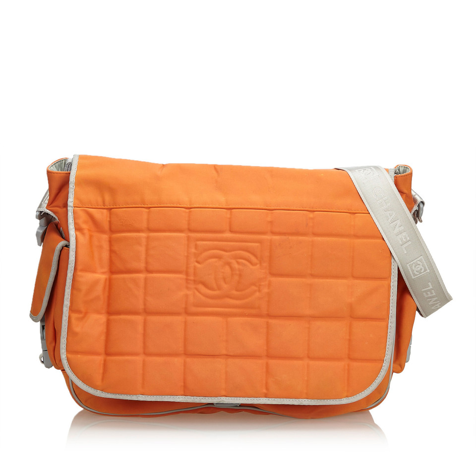 Chanel Shoulder bag in Orange