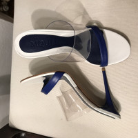 Alexander McQueen Sandalen aus Leder in Blau