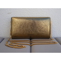 Versace Clutch aus Leder in Gold