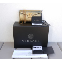 Versace Clutch aus Leder in Gold
