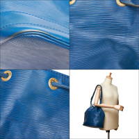 Louis Vuitton Shoulder bag Leather in Blue