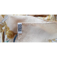 Hermès Schal/Tuch aus Seide in Beige