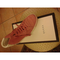 Gucci Sneakers aus Wildleder in Rosa / Pink