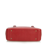 Burberry Handtasche aus Leder in Rot