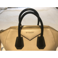 Givenchy Handtasche aus Leder in Creme