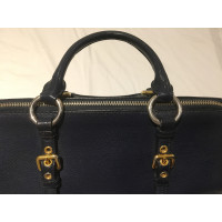 Miu Miu Handtasche aus Leder in Blau