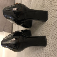 Louis Vuitton Sandals Patent leather in Black