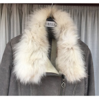 Andere Marke Jacke/Mantel aus Pelz in Grau