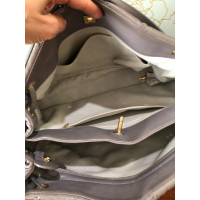 Chanel Handtasche aus Leder in Grau