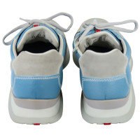 Prada Sneakers aus Wildleder in Blau