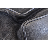 Gucci Handtasche aus Wildleder in Schwarz