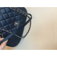 Chanel Umhängetasche aus Leder in Blau