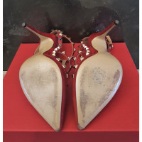 Valentino Garavani Pumps/Peeptoes aus Wildleder in Rot