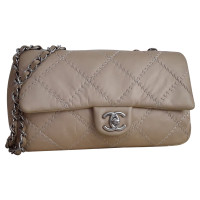 Chanel Timeless Classic aus Leder in Gold