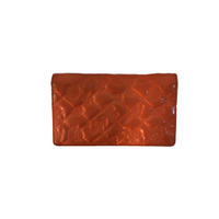 Chanel Täschchen/Portemonnaie aus Lackleder in Orange