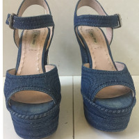 Miu Miu Chaussures compensées en Denim en Bleu