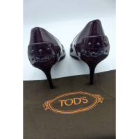 Tod's Pumps/Peeptoes aus Lackleder in Violett