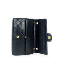 Chanel Classic Flap Bag Medium Leather in Black