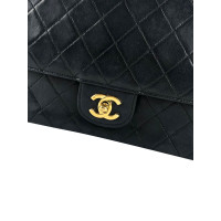 Chanel Classic Flap Bag Medium Leather in Black