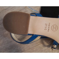 Chanel Sandalen aus Lackleder in Blau