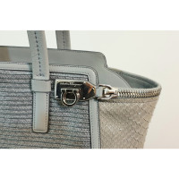 Salvatore Ferragamo Handtasche aus Leder in Grau