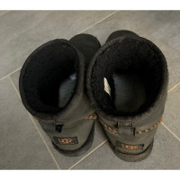 Ugg Australia Stiefel aus Leder in Schwarz