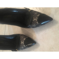 Louis Vuitton Pumps/Peeptoes Canvas in Black