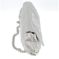 Chanel Umhängetasche aus Leder in Silbern
