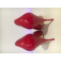 Miu Miu Pumps/Peeptoes aus Lackleder in Rot