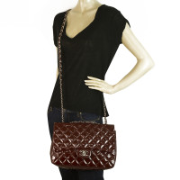 Chanel Classic Flap Bag aus Lackleder in Braun