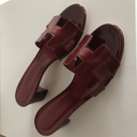 Hermès Sandals Patent leather in Bordeaux
