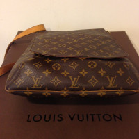 Louis Vuitton Shoulder bag Leather