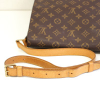 Louis Vuitton Shoulder bag Leather