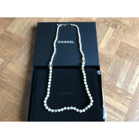 Chanel Kette aus Perlen in Weiß