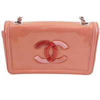 Chanel Umhängetasche aus Lackleder in Rosa / Pink