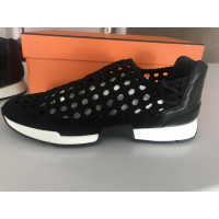 Hermès Sneakers aus Canvas in Schwarz