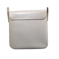 Salvatore Ferragamo Handtasche aus Lackleder in Weiß
