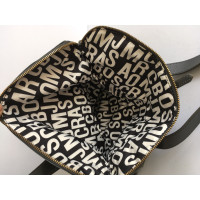Marc Jacobs Umhängetasche aus Leder in Grau