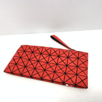 Issey Miyake Clutch in Rot