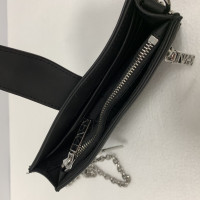 Kenzo Umhängetasche aus Leder in Schwarz