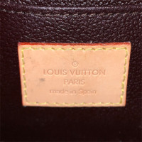 Louis Vuitton Pochette aus Lackleder in Bordeaux