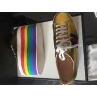 Gucci Sneakers aus Leder in Gold