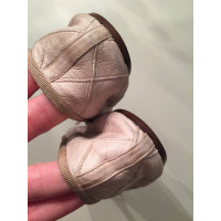 Chanel Sandalen aus Leder in Nude