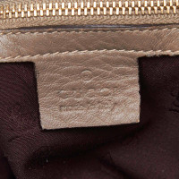 Gucci Umhängetasche aus Leder in Grau