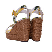 Dolce & Gabbana Sandalen aus Leder in Gelb