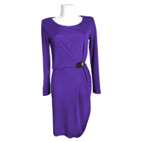 Versace Vêtu de violet