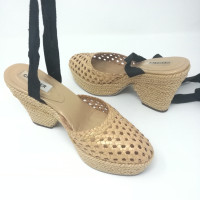 Castañer Wedges aus Leder in Gold