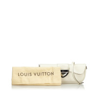 Louis Vuitton Pochette Montaigne in wit leer